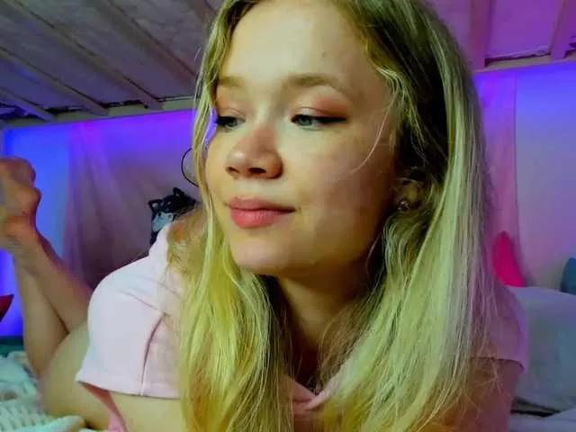 Offline alicecutey on BongaCams