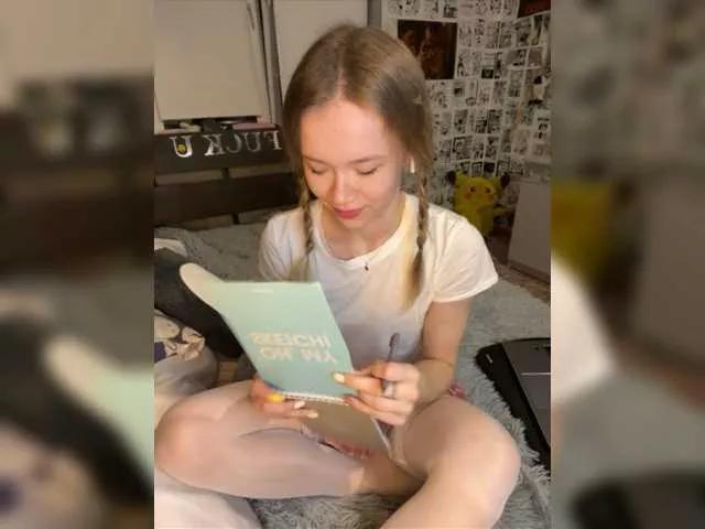 Offline alicecutey on BongaCams