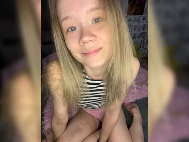 Offline alicecutey on BongaCams