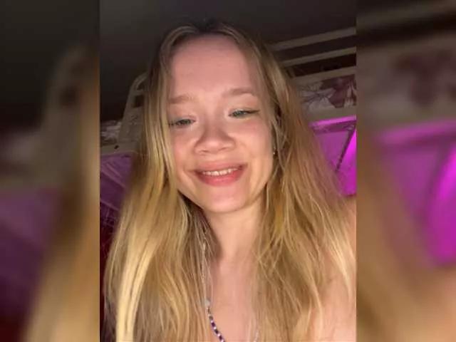 Offline alicecutey on BongaCams