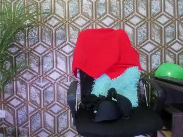 ally-blonde on BongaCams 
