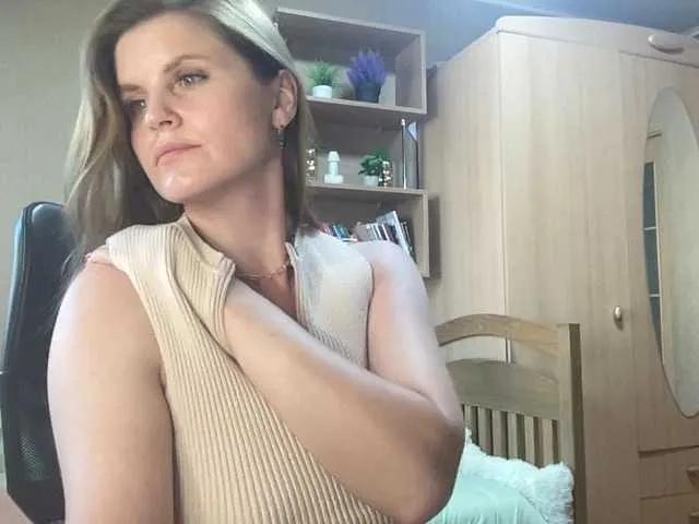 AnitaGlamorX — Deep and passionate love, yeah you might get hurt but it is the only way to live the life fully