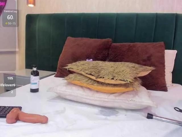 BongaCams annie-clarkson is Freechat annie-clarkson — I get turned on by confidence, eye contact, teasing, dirty talk, and someone who knows how to take control. I love passion, deep desire, and the slow build-up that drives us both wild.