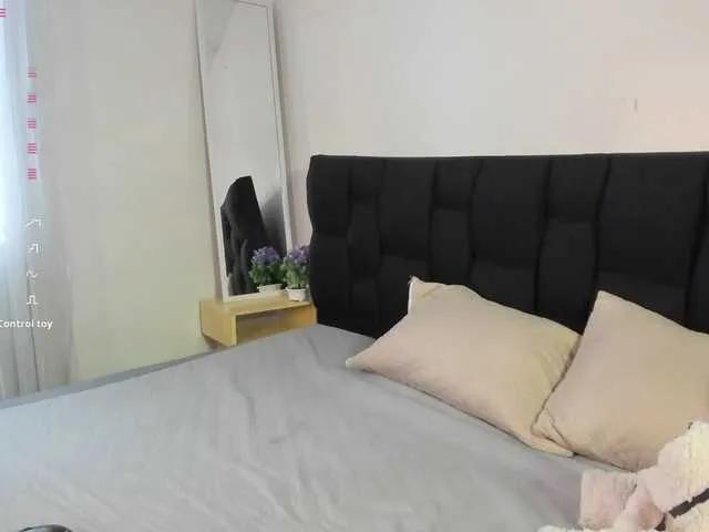 Arianne-ferrer — It excites me to see your face while you masturbate next to me, to feel your breath and moan your name a thousand times more, a good conversation, fantasies fulfilled, that's what really excites me