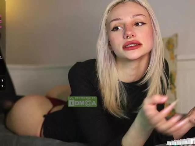 Offline babeholly on BongaCams