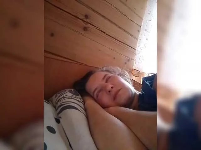 BarbiGirla — Hello everyone, I want to hang out with you! Kiss everyone! @total @sofar  @remain dance semi naked at the fantan !