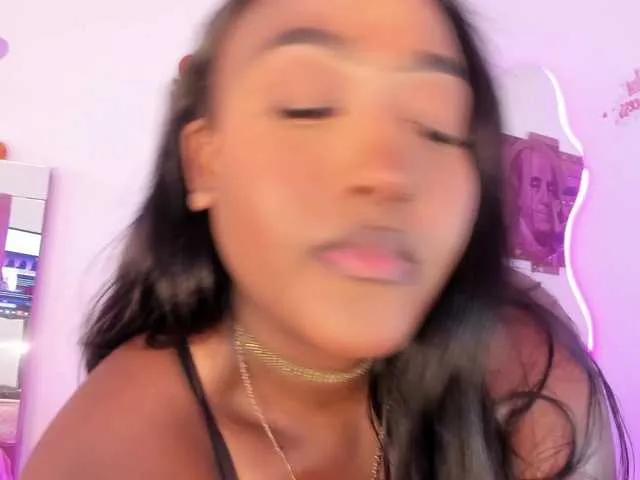 Chantal-Boom — I like that you treat me like a Queen  I also like to dance :)