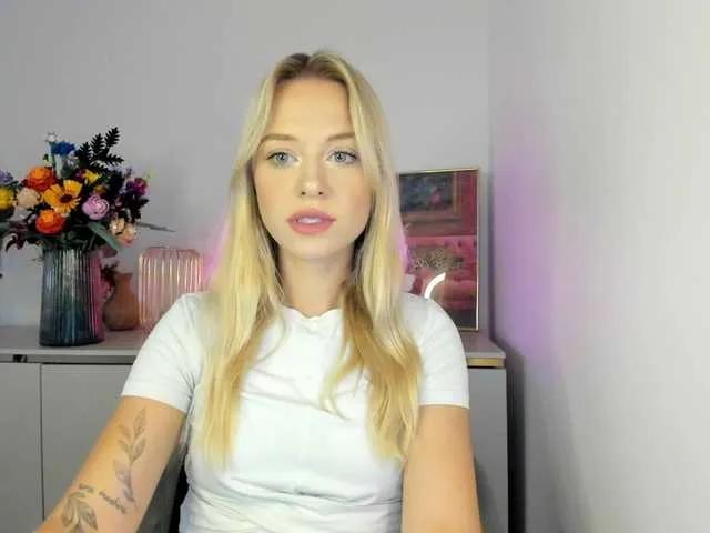 CindyGlam — I'm ready to dive into the ultimate kinky action. Do you have a special fetish? Reveal it to me, so we can go wild. I'm open to experiments, it's always great to try something new. I like to tease and seduce. I love seeing what effect I have on men....