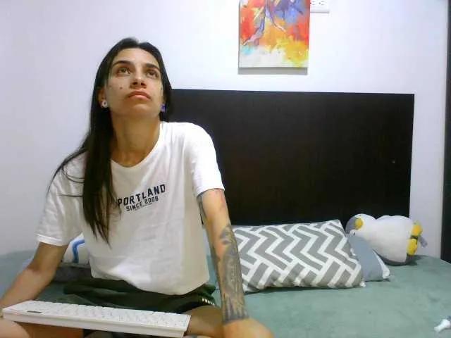 clhoeyviolett — Que nos hablen lindo, que nos cuenten brevemente experiencia sexuales (Que sean permitidas nombrar en el sitio web) que nos digan que hacer, siendo sumisas.