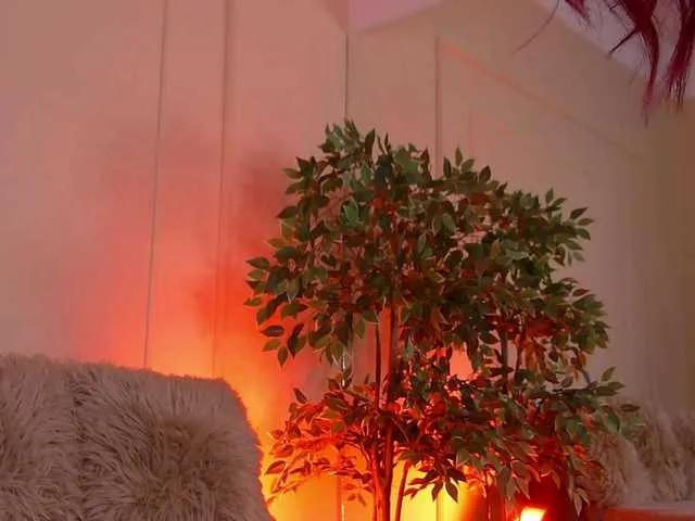 Freechat CrystalRed on BongaCams