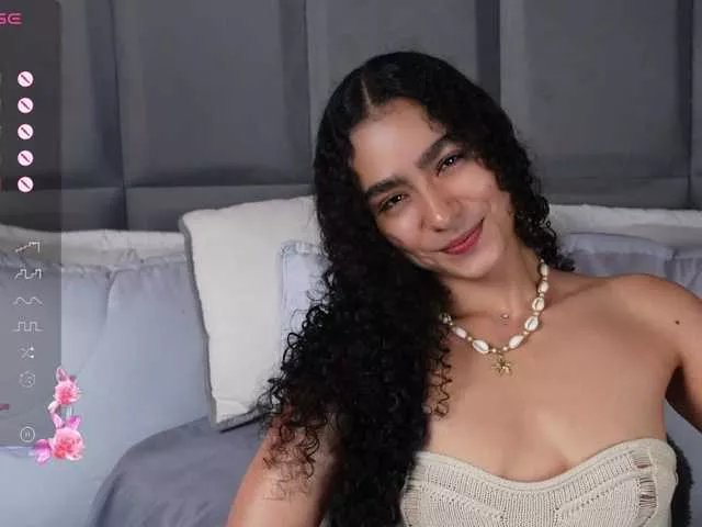 Freechat curlysexi on BongaCams