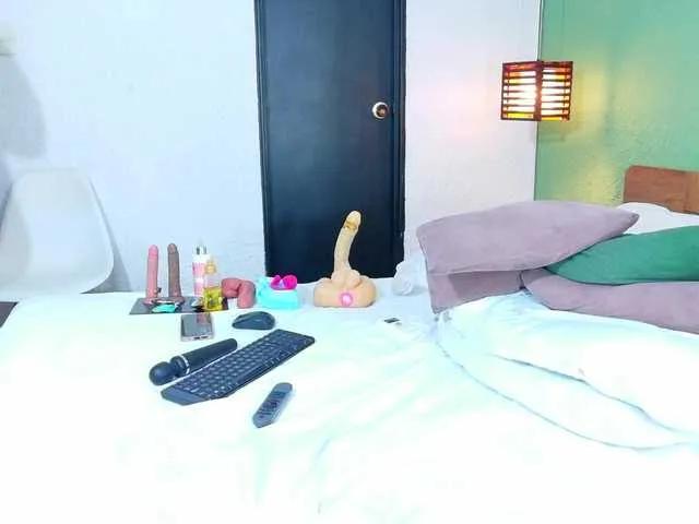 BongaCams DANAABROWN is Freechat DANAABROWN — A boy who kisses me in neck