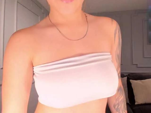 Freechat DonnaStonne on BongaCams