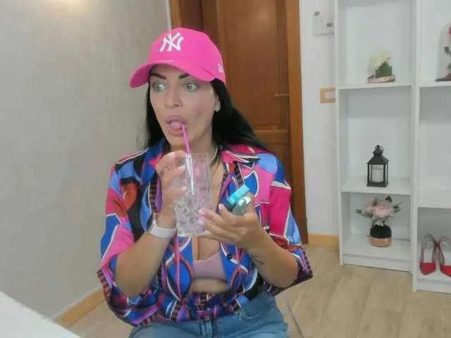 ElisaBaxter — A real man who knows how to treat a real woman .. but why dont u come and find out :P