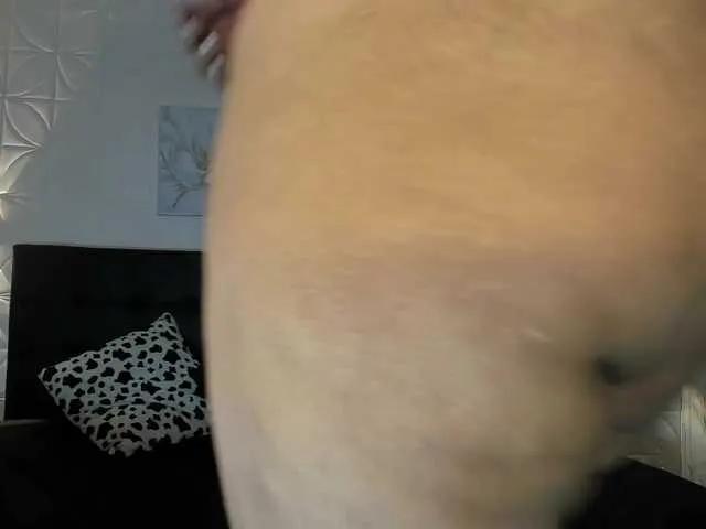 Offline Emilly on BongaCams