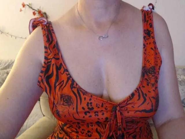 goodSnowQueen on BongaCams 