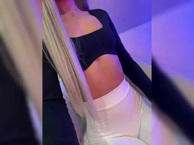 HollyPolly111 on BongaCams 