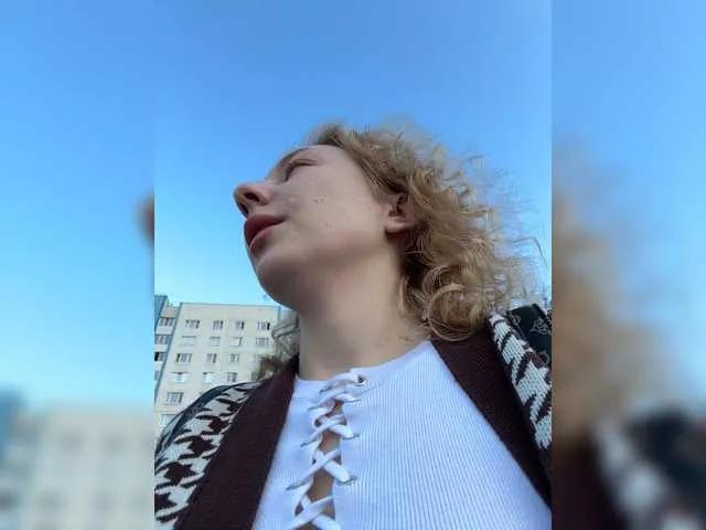 Offline Janchi- on BongaCams