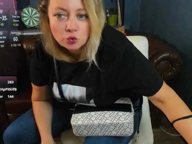 JessicaFoxie — My main sexual fantasy is to feel my pussy rubbing against a man's face. I want to try to dominate a man, to lead him on a leash. In sex, I am sensual and gentle.