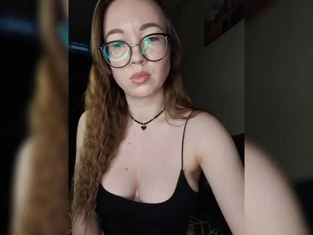 Juliberry1 — Hi, I'm Yulia!) Naked pussy doggy style on camera, left: @remain