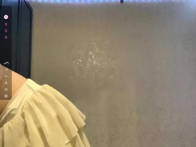 Offline KarolineZarro on BongaCams