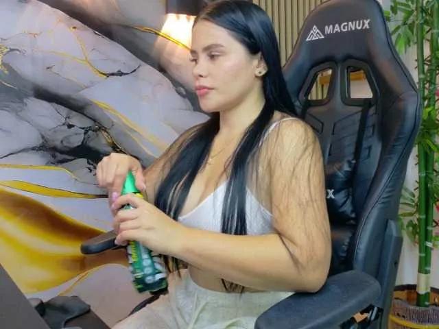 lararoberts1 on BongaCams