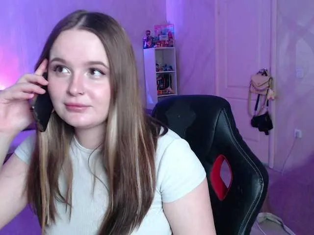 Lizzi-Peach on BongaCams