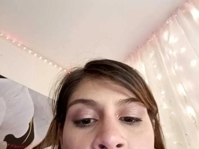 maggiebloom- on BongaCams 