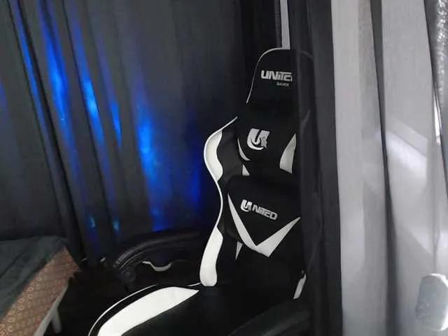 Offline Margo77-1 on BongaCams