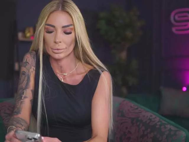 Offline RaquelleVon on BongaCams