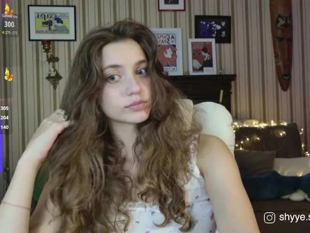 sarahsupershy on BongaCams 
