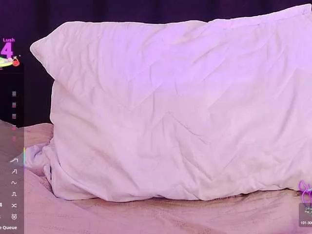 Freechat slutlittlegir on BongaCams