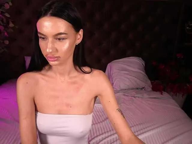 Freechat SnowWhiteee on BongaCams