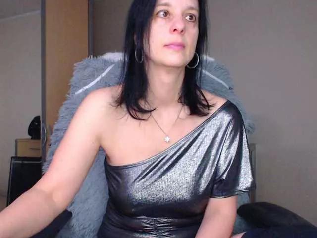 Offline SweetLongLips on BongaCams