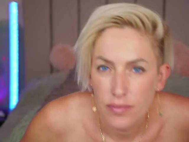 VickySecret — Men that know what they want and are not afraid to tell it. I like to dominate the sexual relation between me and my partner, but I also like to know what he likes.