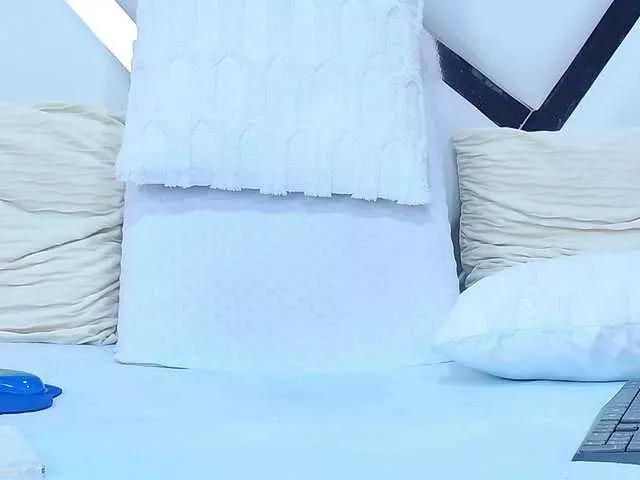 YesyHills on BongaCams 