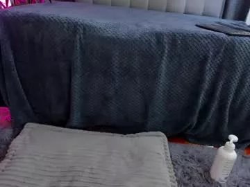 Freechat aprildeams on Chaturbate