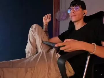 Freechat daviid_huge on Chaturbate