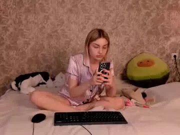 Freechat ellamilla on Chaturbate