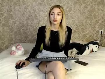 Freechat ellamilla on Chaturbate