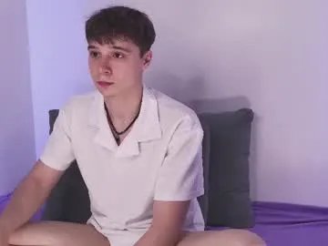 Freechat hugebangins_ on Chaturbate