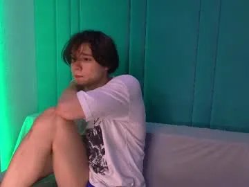 Freechat hugebangins_ on Chaturbate