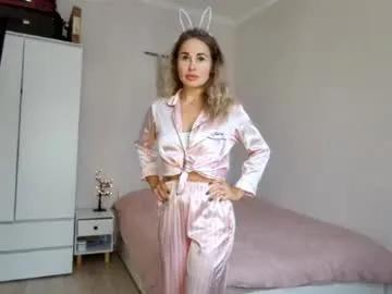 hyohallock — Goal : Spin around, show my outfit.   i'm Alice and #new here #cute #milf #bigass #bigboobs [9 tokens remaining]