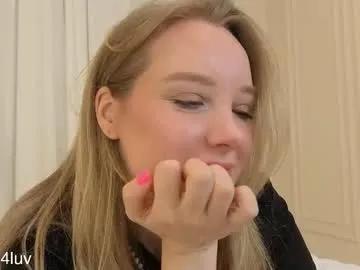 l1n4luv — Hiii, my name Lina !!!! Goal: body tour and run two fingers over the panties #shy #18 #blonde  #bigboobs [500 tokens remaining]