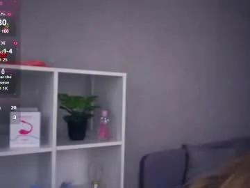 Freechat mckenziedyen on Chaturbate