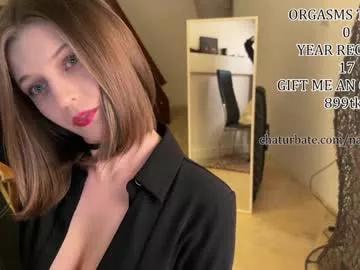 Freechat naughty__but_nice on Chaturbate