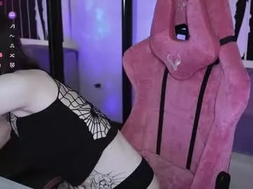 Freechat prettybones on Chaturbate