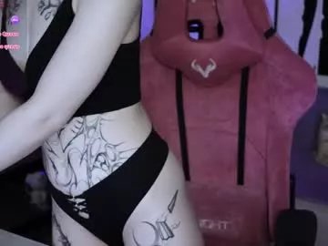 Freechat prettybones on Chaturbate