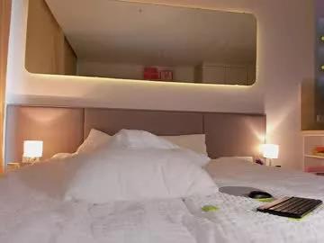 Freechat wow_peach_girl on Chaturbate