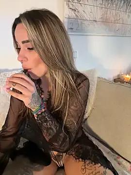 StripChat -Alisa is Freechat -Alisa — Tits out